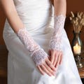 Short Bridal Lace Arm Warmers – Fingerless Eyelash Lace Wedding Sleeves in Ivory or Black – Elegant Accessory for Ceremony or Photoshoot
