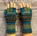 Fingerless gloves, market women, musicians, riders,...size 7 - 8