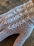 Vintage 1940s Crochet Lace Gloves – Pair of White Hand-Crocheted Cotton Gloves with Floral Motif – Mid-Century Bridal or Tea Gloves. VGC!