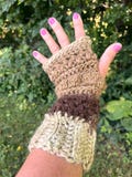 Hand Crocheted Alpaca Fingerless Gloves – 100% Alpaca Yarn, Pistachio Cream, Cozy Wrist Warmers, Handmade Winter Accessories